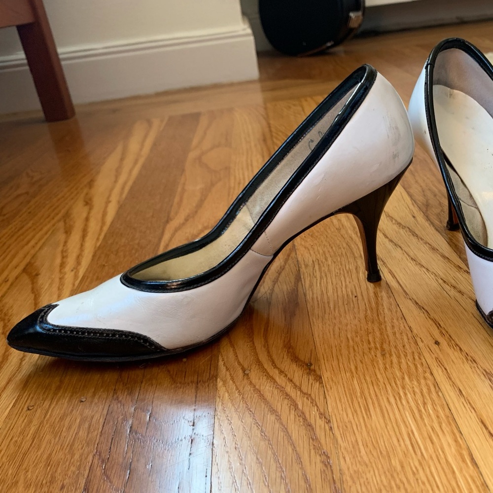 Vintage black and white cap toe heels - Picture 2 of 3
